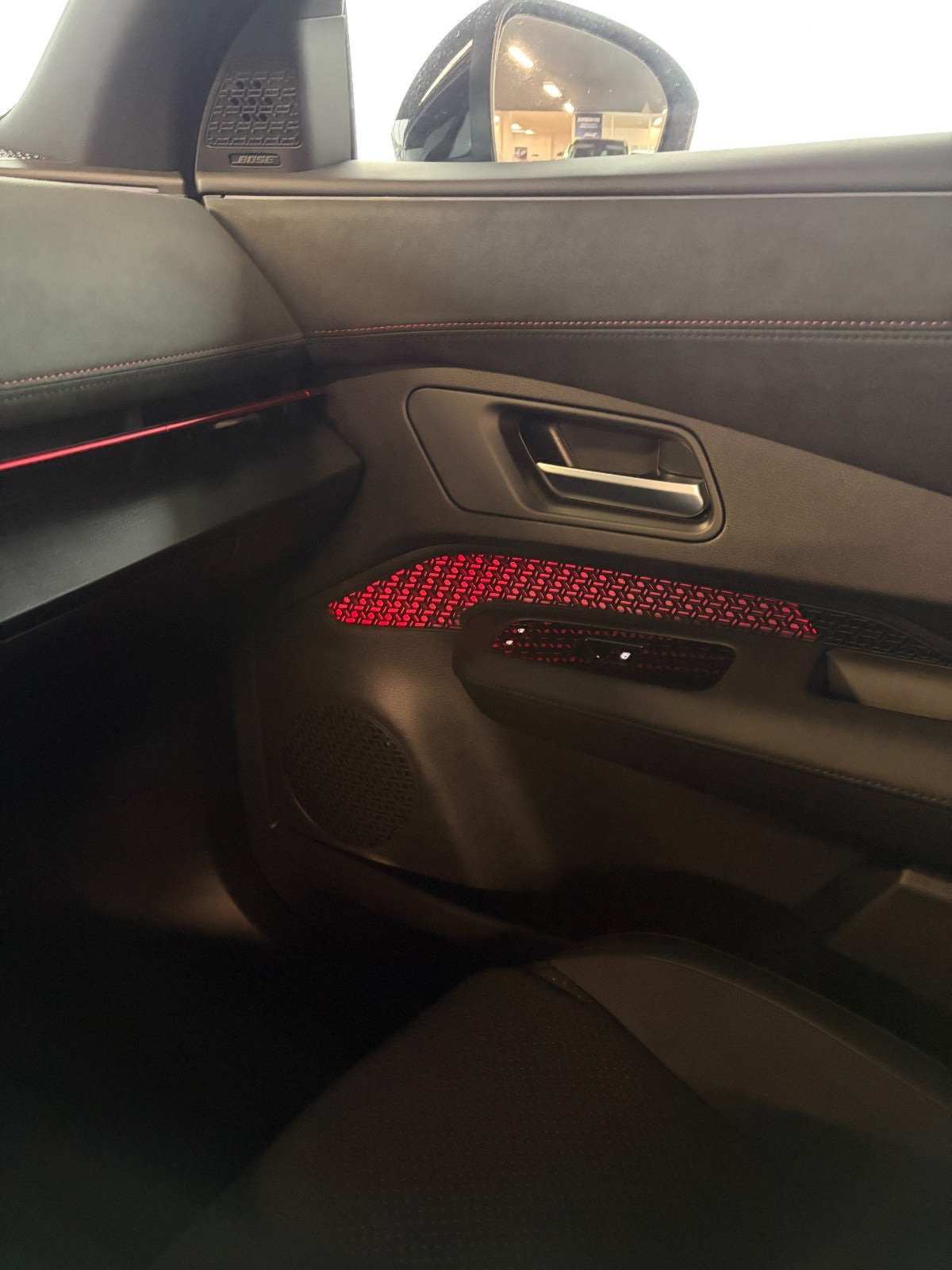 Grå Nissan Ariya fra 2026