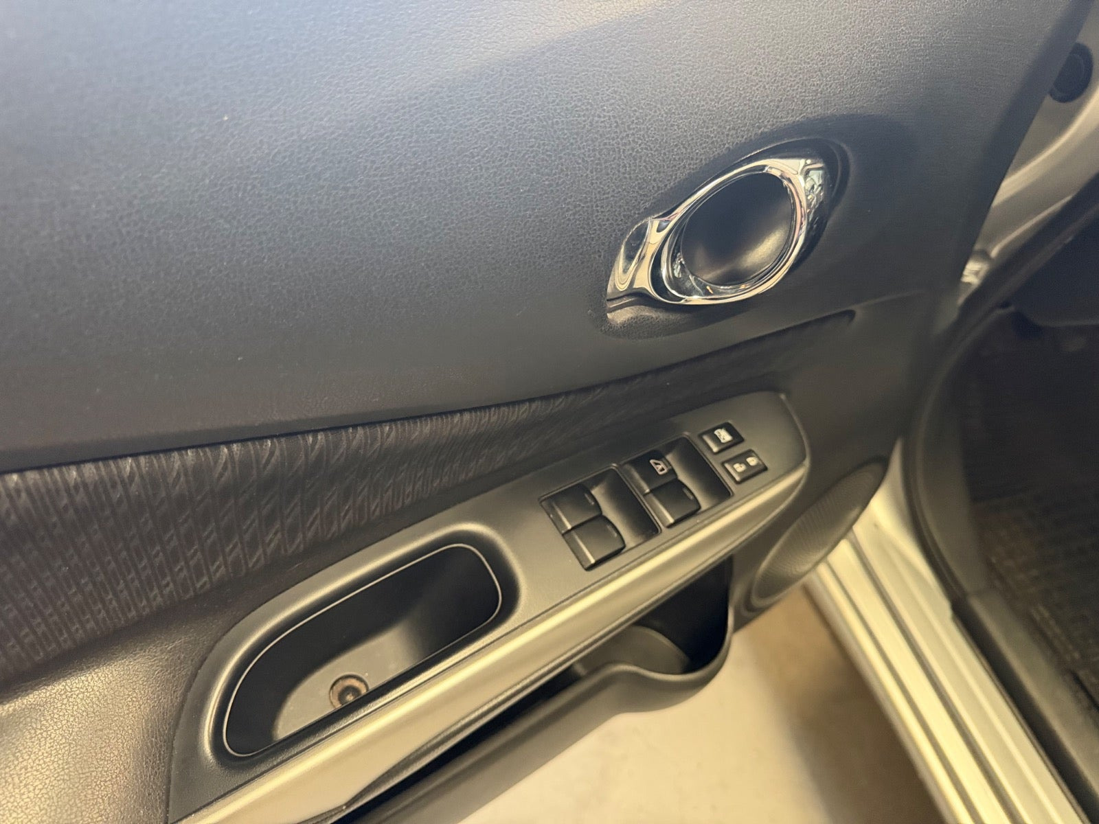 Sølv Nissan Note fra 2013
