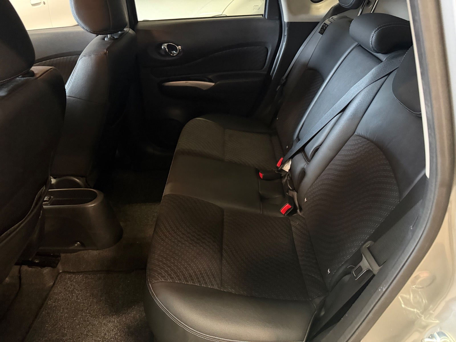 Sølv Nissan Note fra 2013