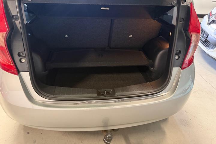 Sølv Nissan Note fra 2013