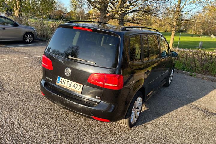 Sort VW Touran fra 2010