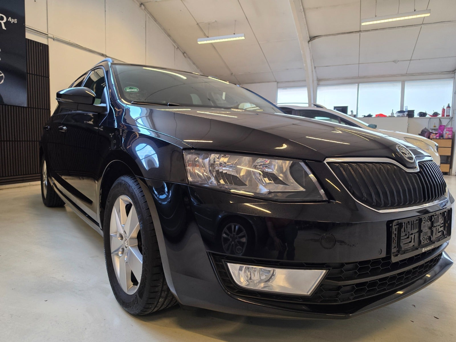 Sort Skoda Octavia fra 2016
