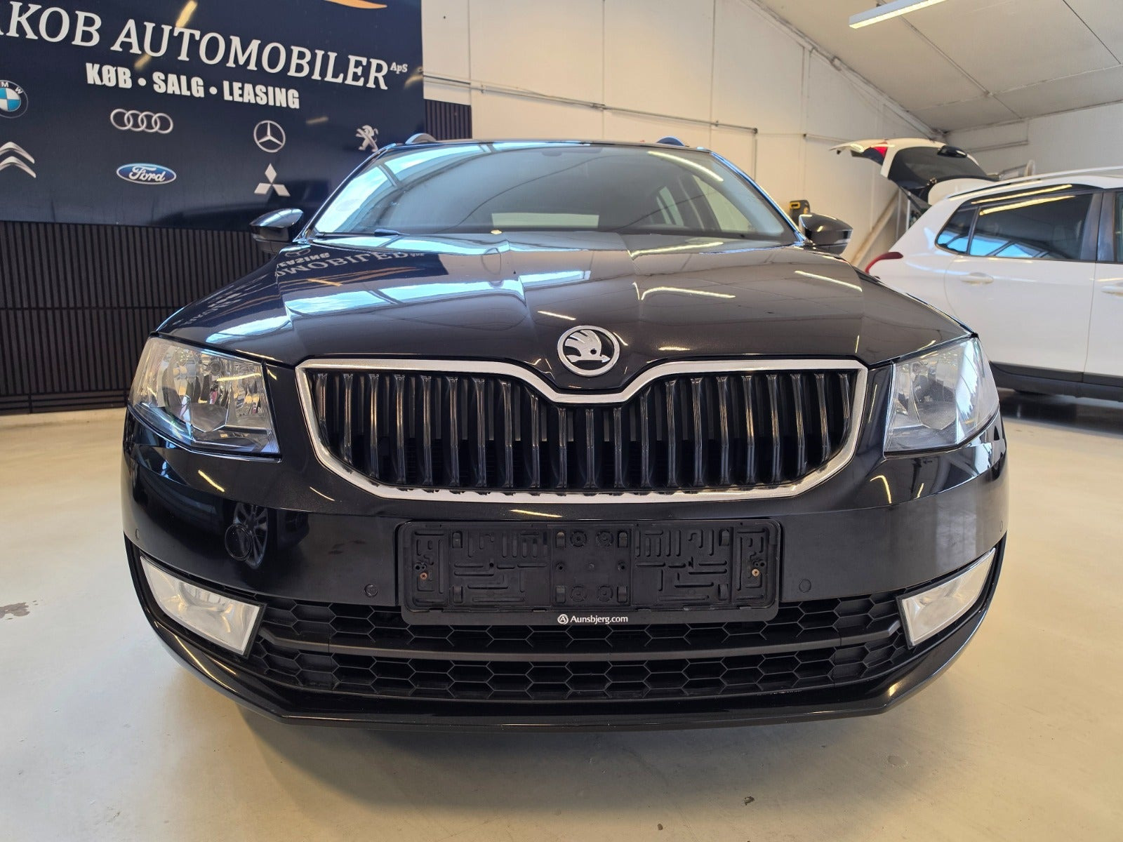 Sort Skoda Octavia fra 2016