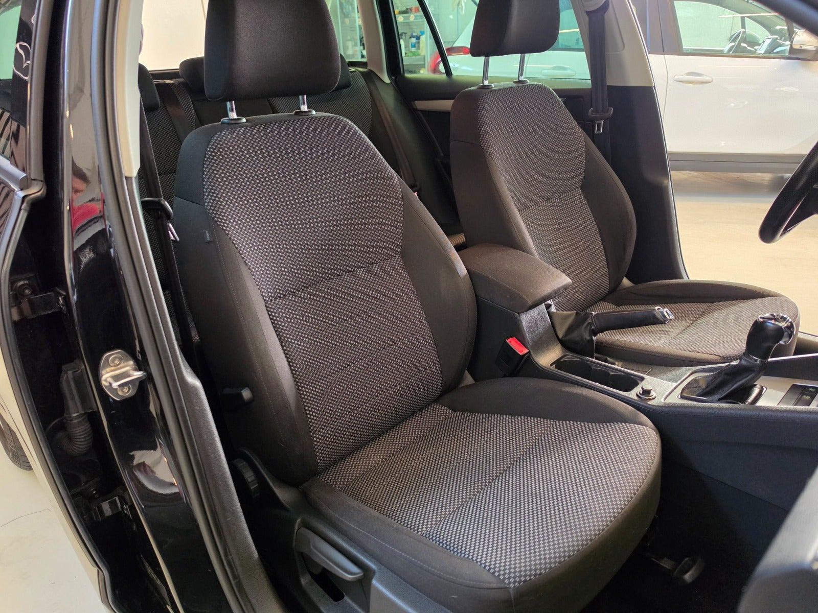 Sort Skoda Octavia fra 2016