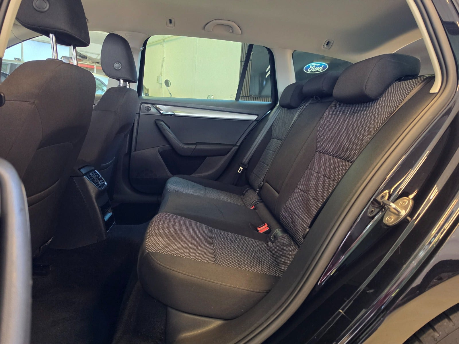 Sort Skoda Octavia fra 2016