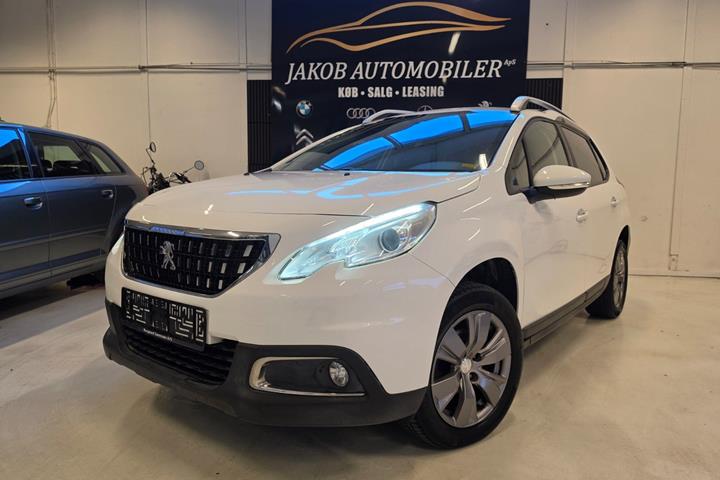 Hvid Peugeot 2008 fra 2016 set udefra