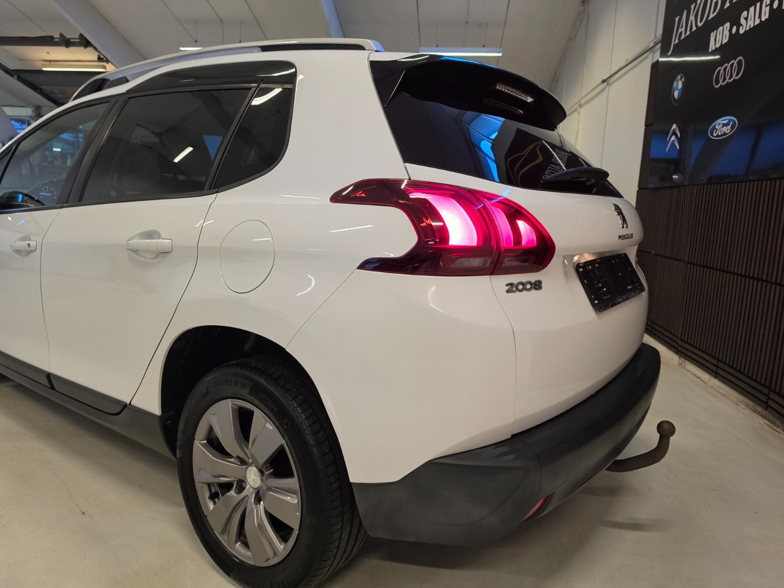 Hvid Peugeot 2008 fra 2016