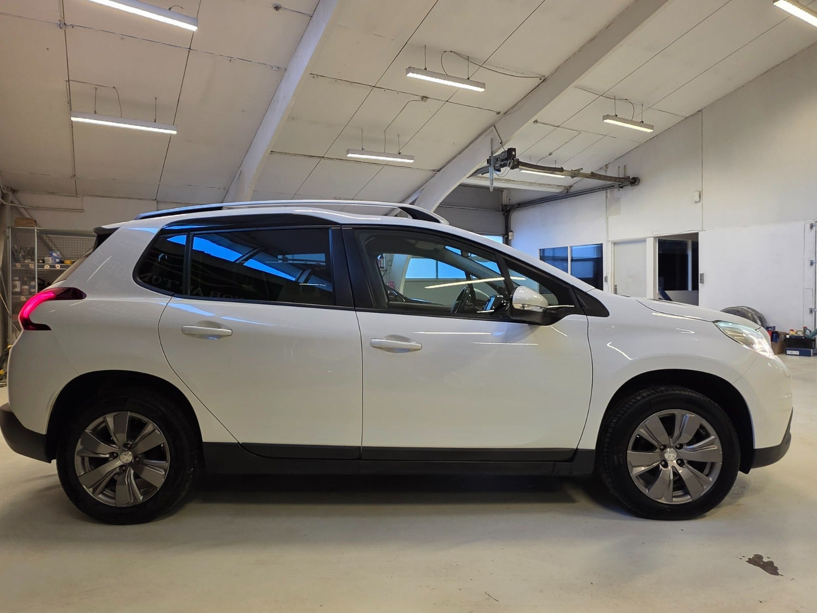 Hvid Peugeot 2008 fra 2016