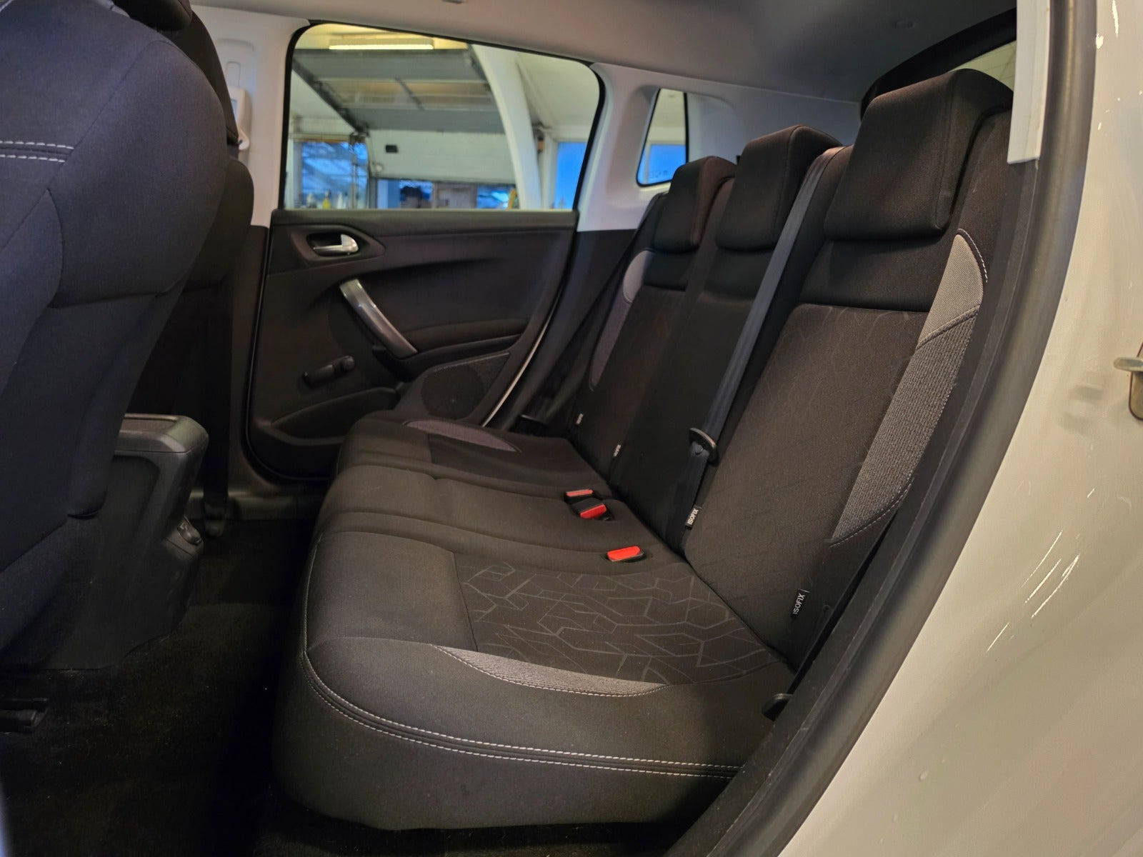 Hvid Peugeot 2008 fra 2016