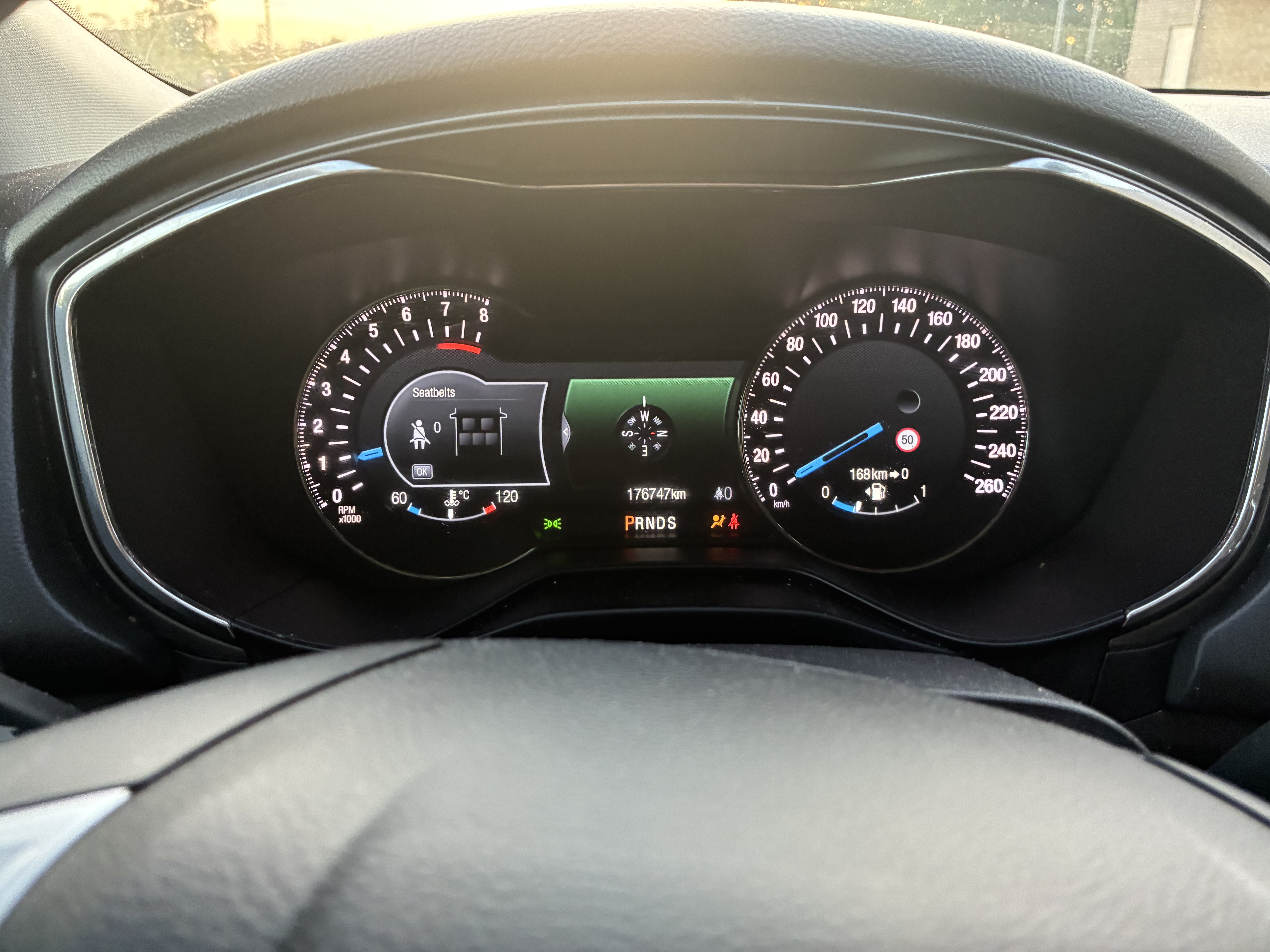 Grå Ford Mondeo fra 2015