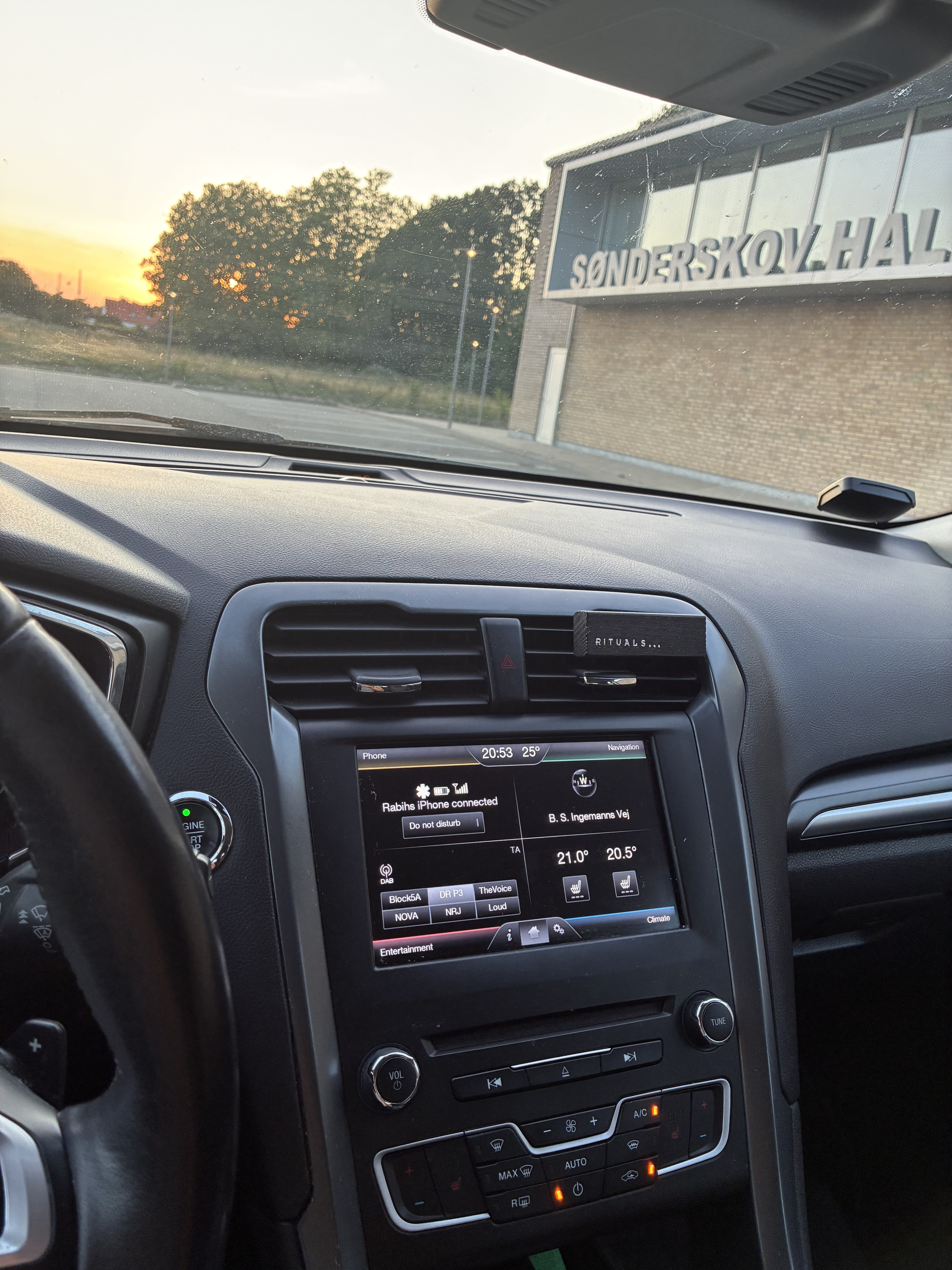 Grå Ford Mondeo fra 2015