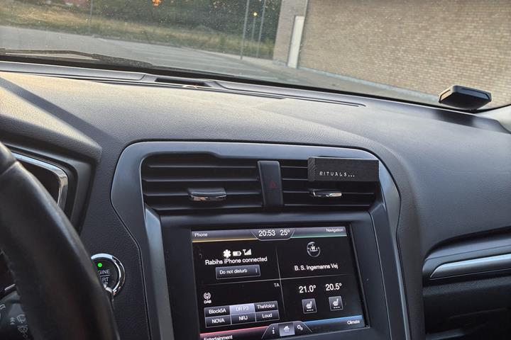 Grå Ford Mondeo fra 2015