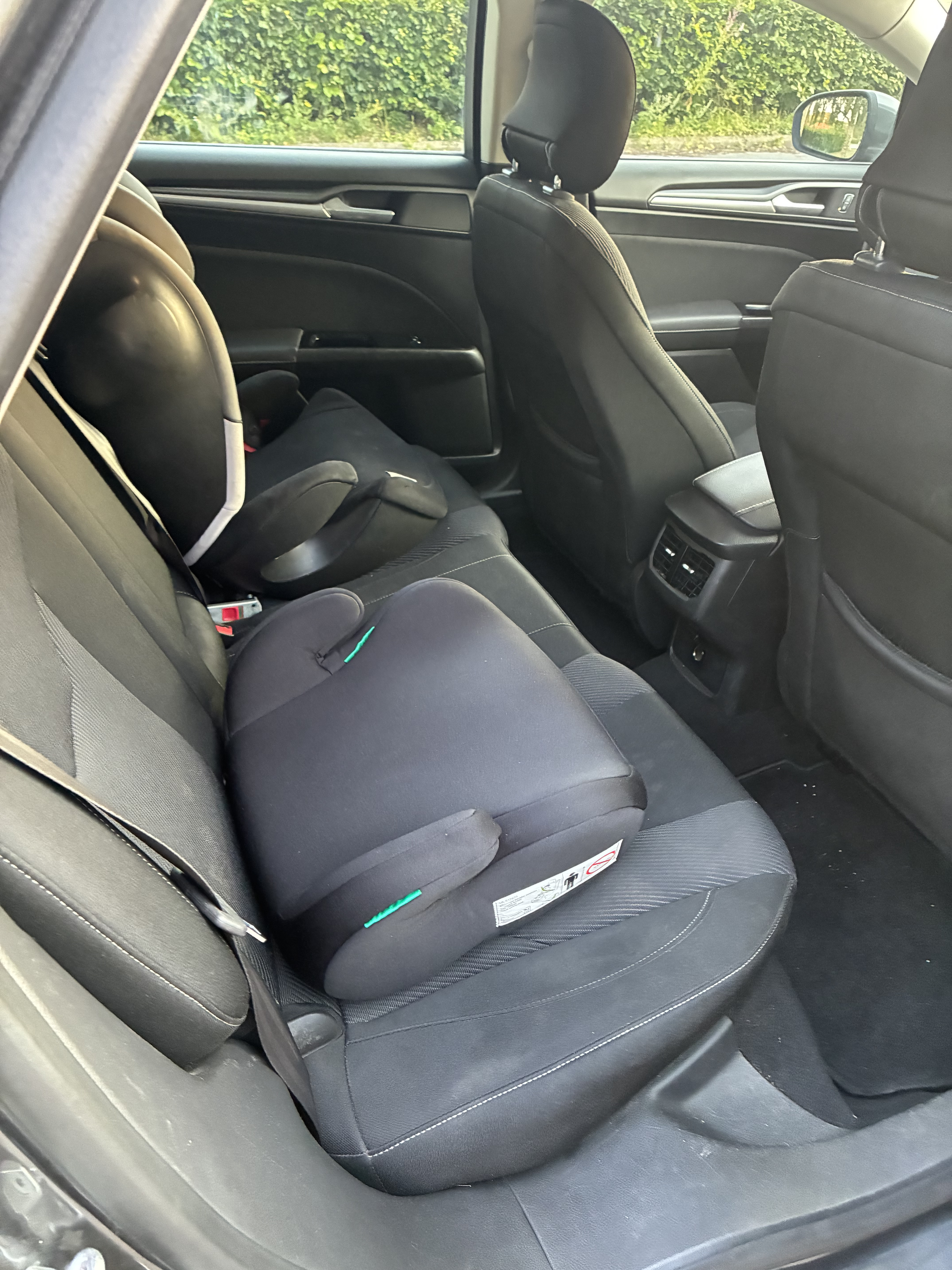 Grå Ford Mondeo fra 2015