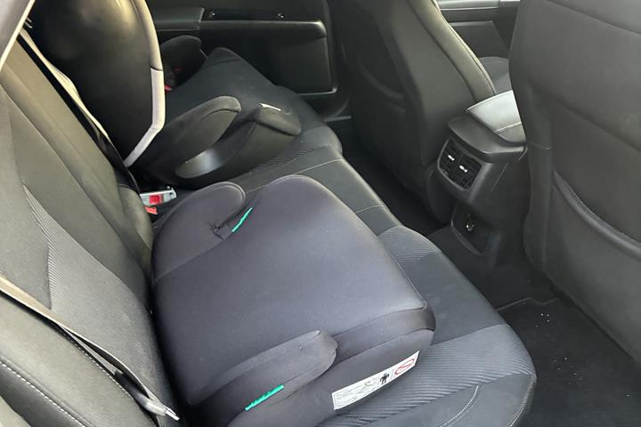 Grå Ford Mondeo fra 2015