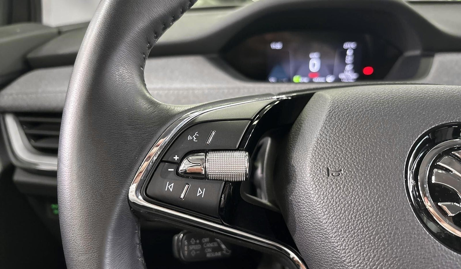 Sort Skoda Enyaq fra 2023