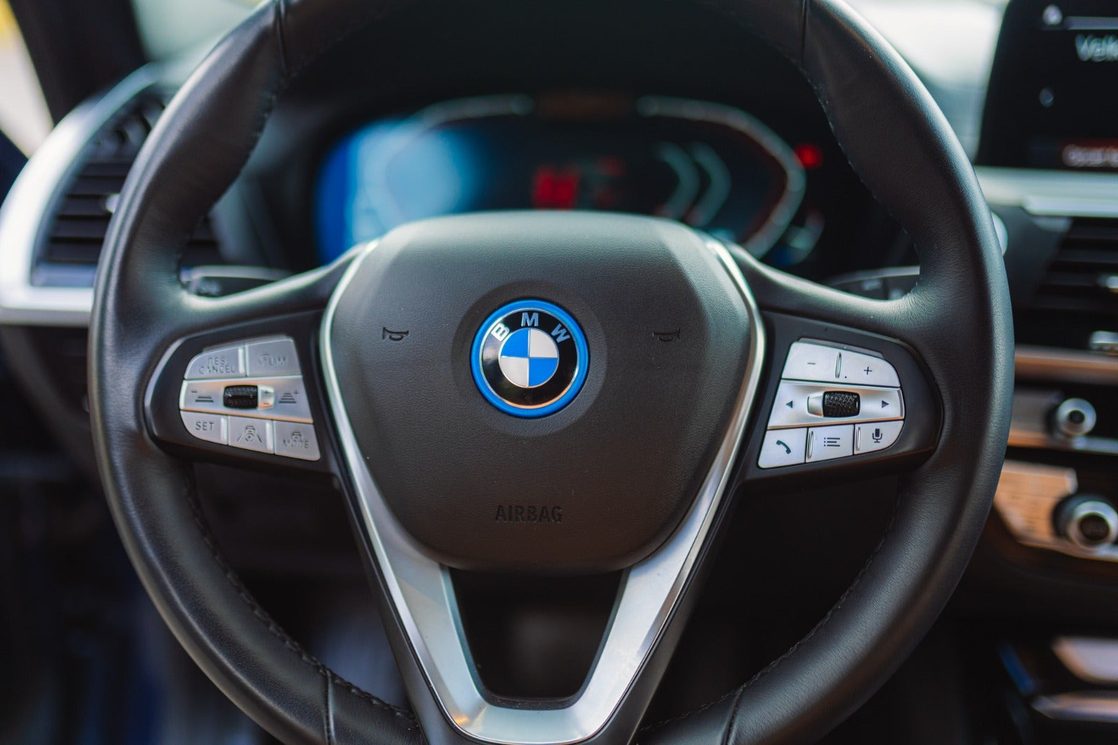 Blå BMW iX3 fra 2021