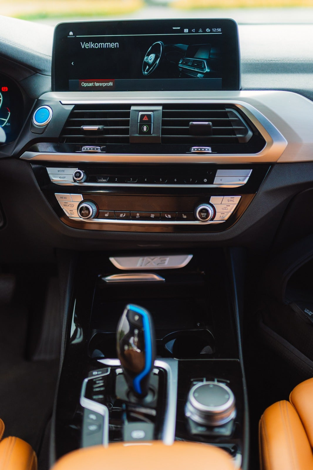 Blå BMW iX3 fra 2021