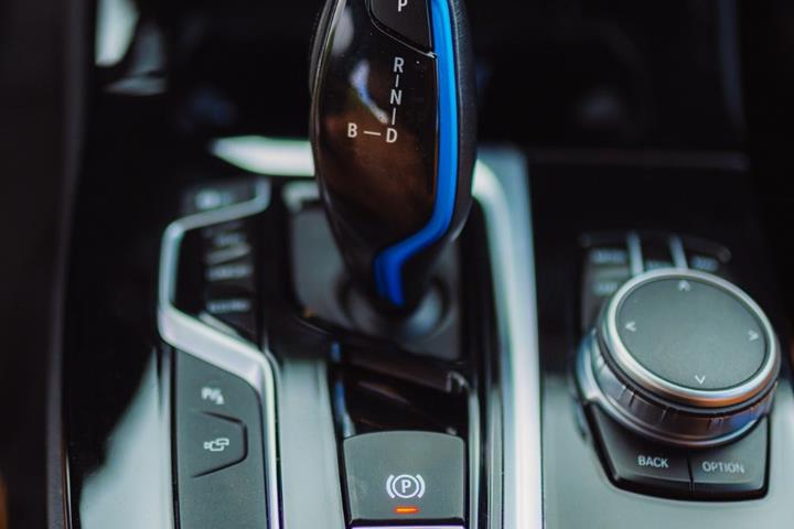Blå BMW iX3 fra 2021