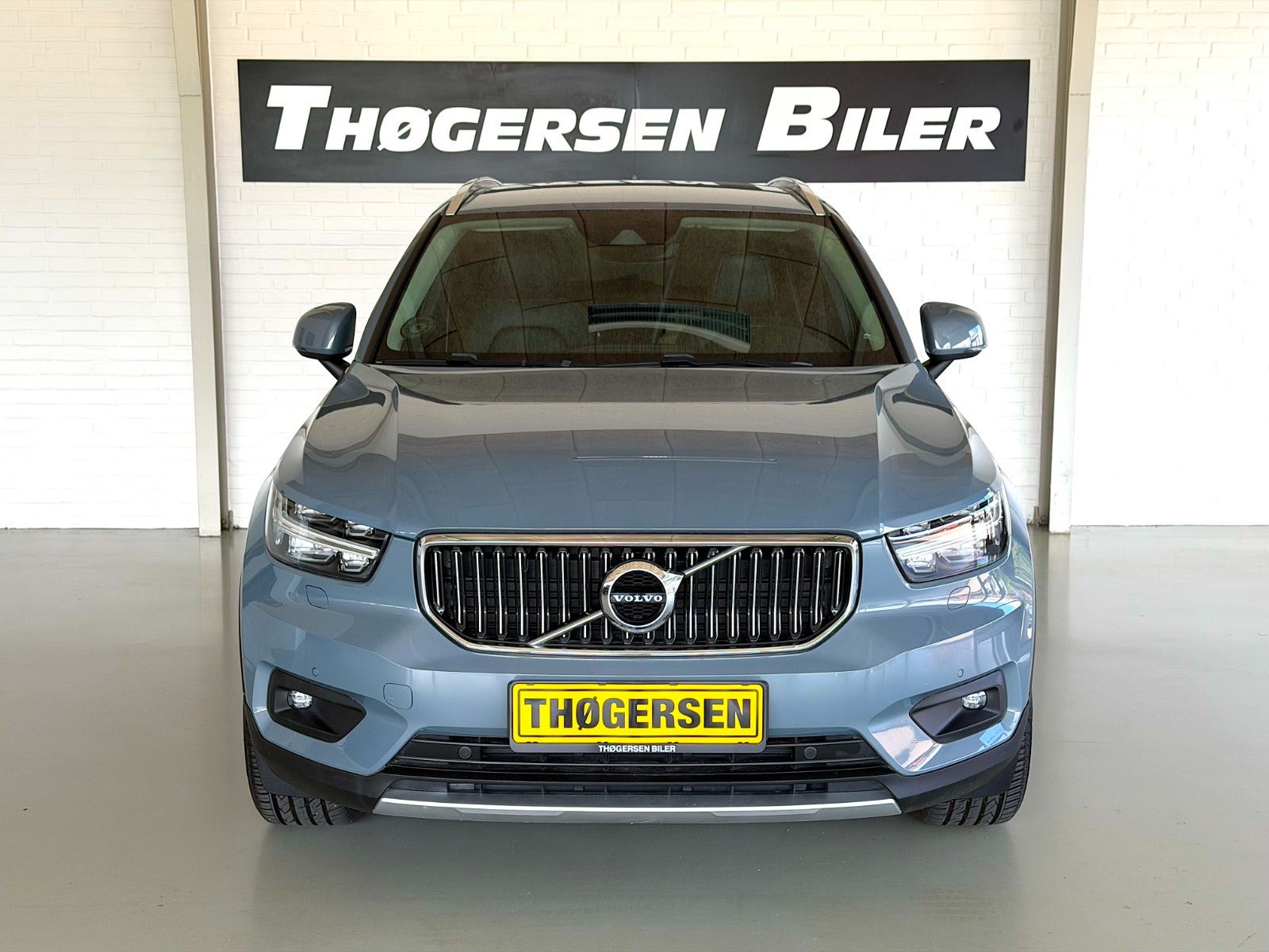 Grå Volvo XC40 fra 2020