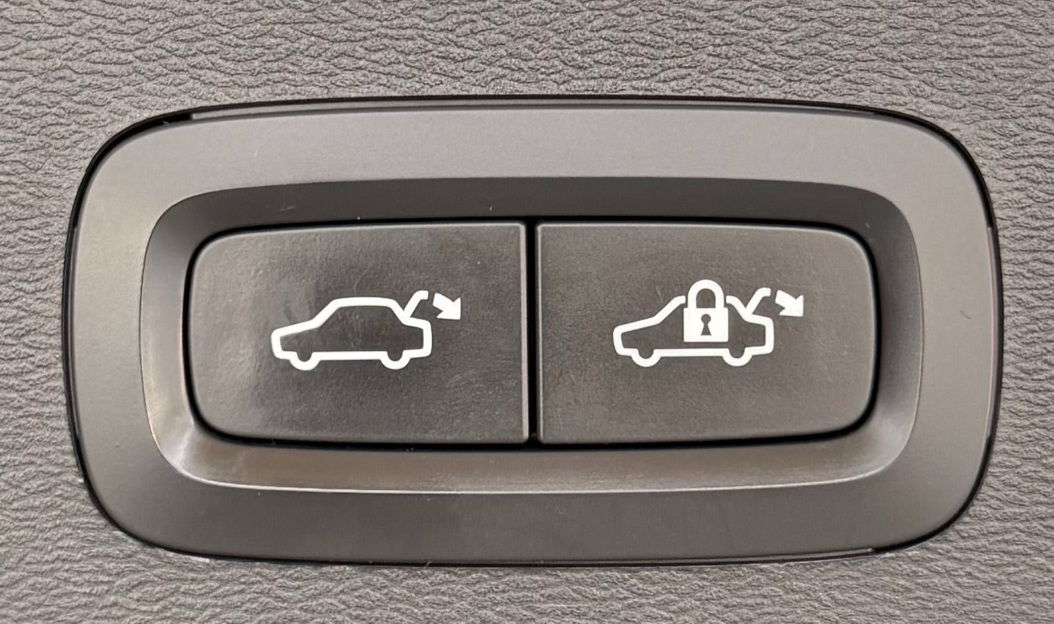 Grå Volvo XC40 fra 2020