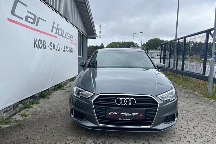 Grå Audi A3 fra 2018