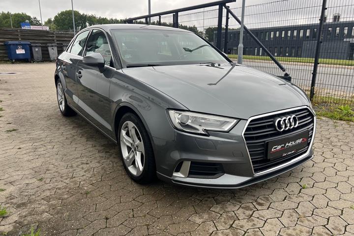 Grå Audi A3 fra 2018