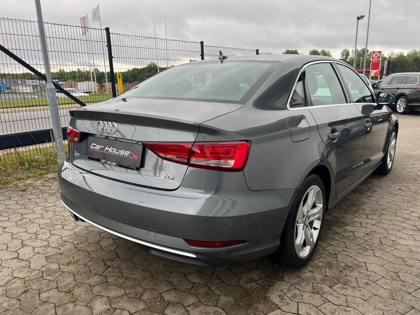 Grå Audi A3 fra 2018