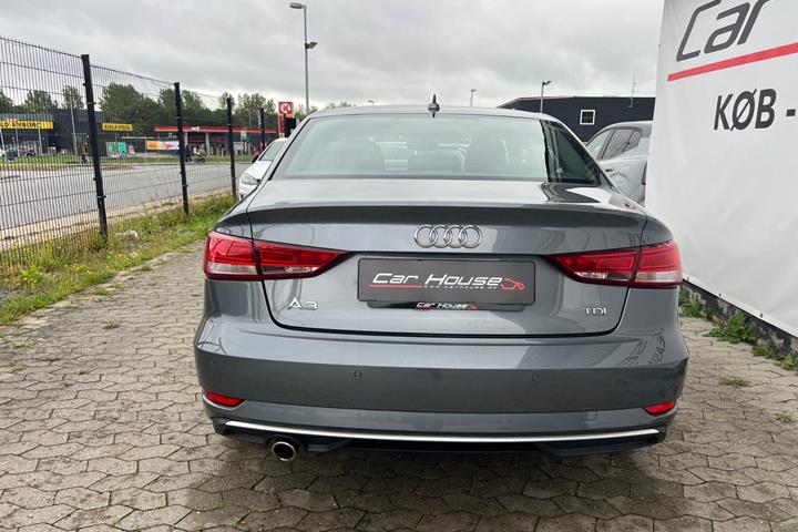 Grå Audi A3 fra 2018