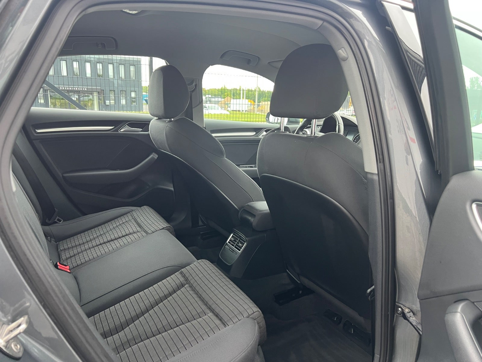 Grå Audi A3 fra 2018