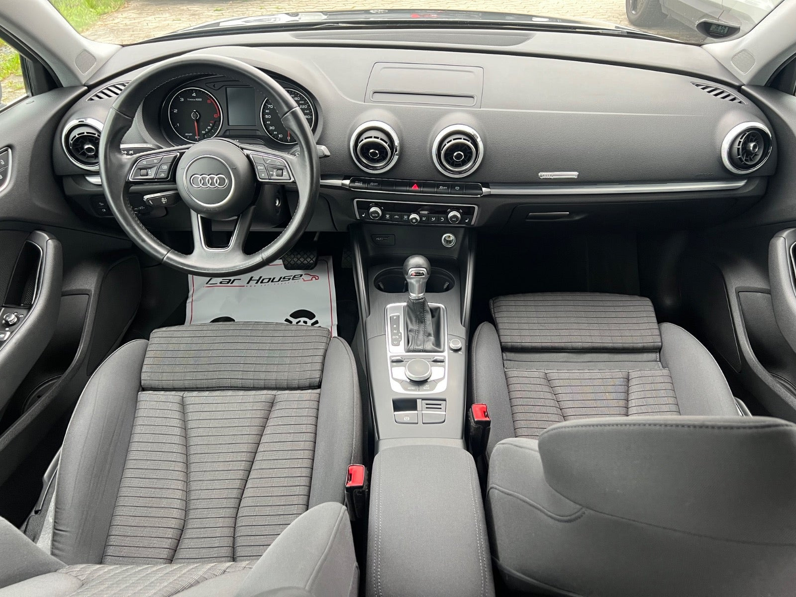 Grå Audi A3 fra 2018