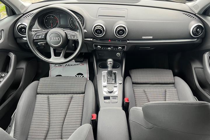 Grå Audi A3 fra 2018