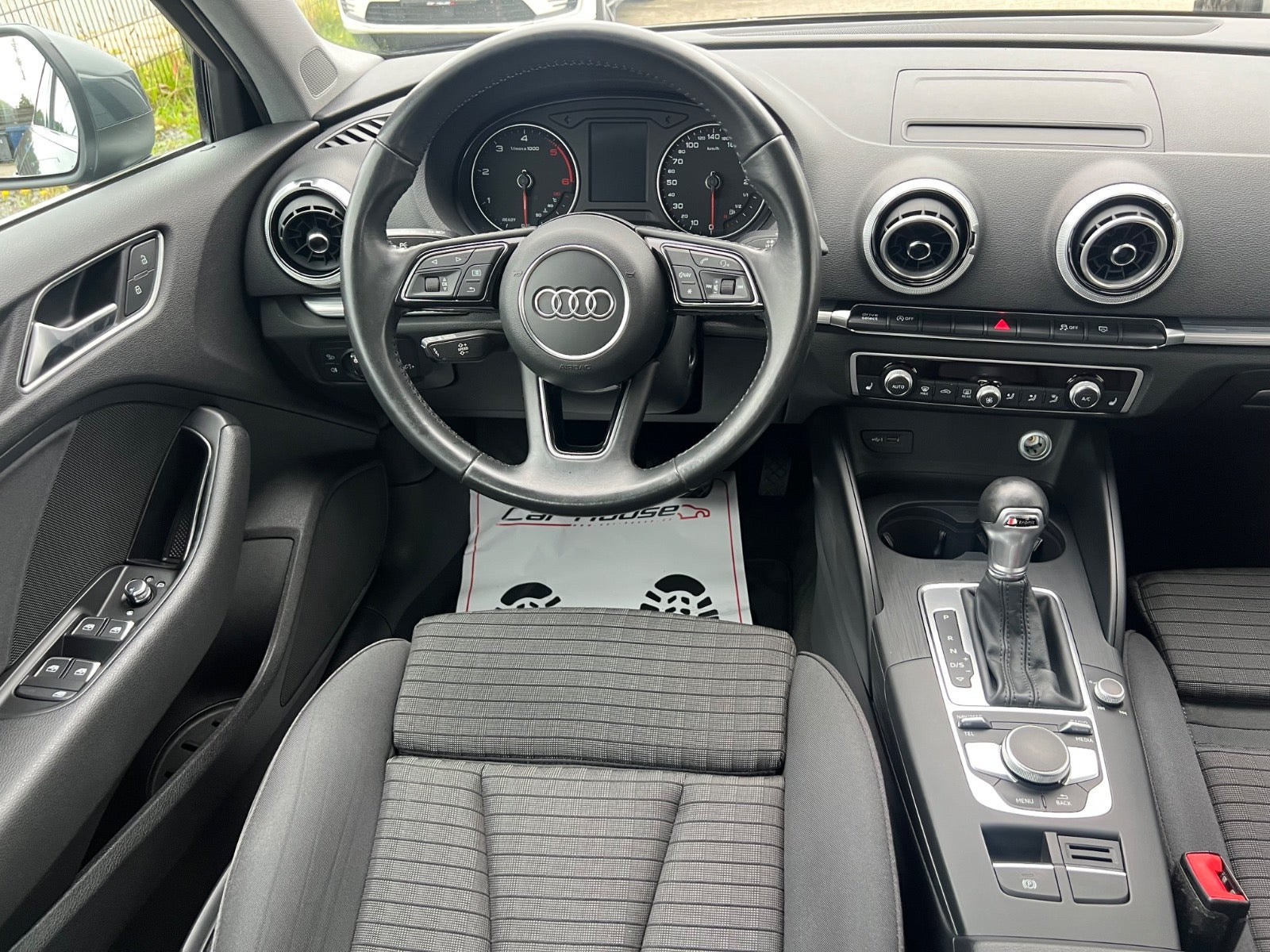 Grå Audi A3 fra 2018