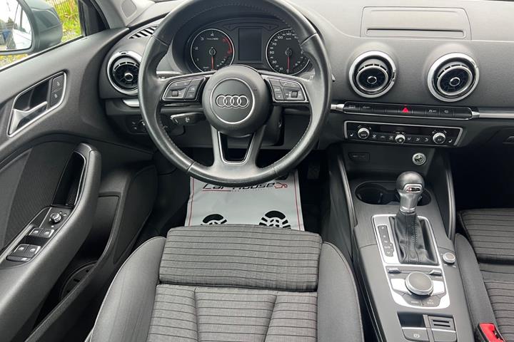 Grå Audi A3 fra 2018