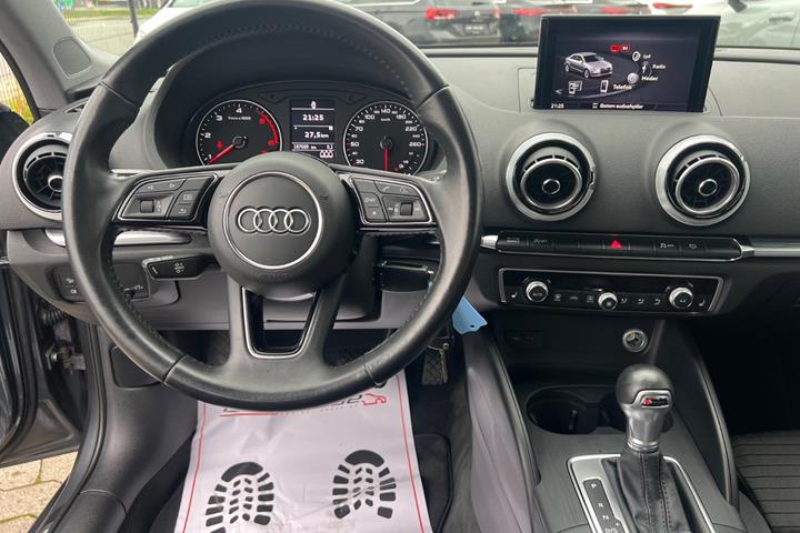 Grå Audi A3 fra 2018