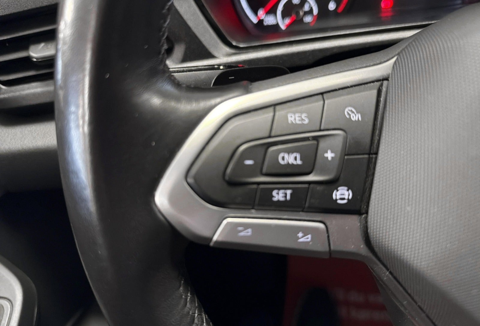 Hvid VW Caddy Maxi fra 2023