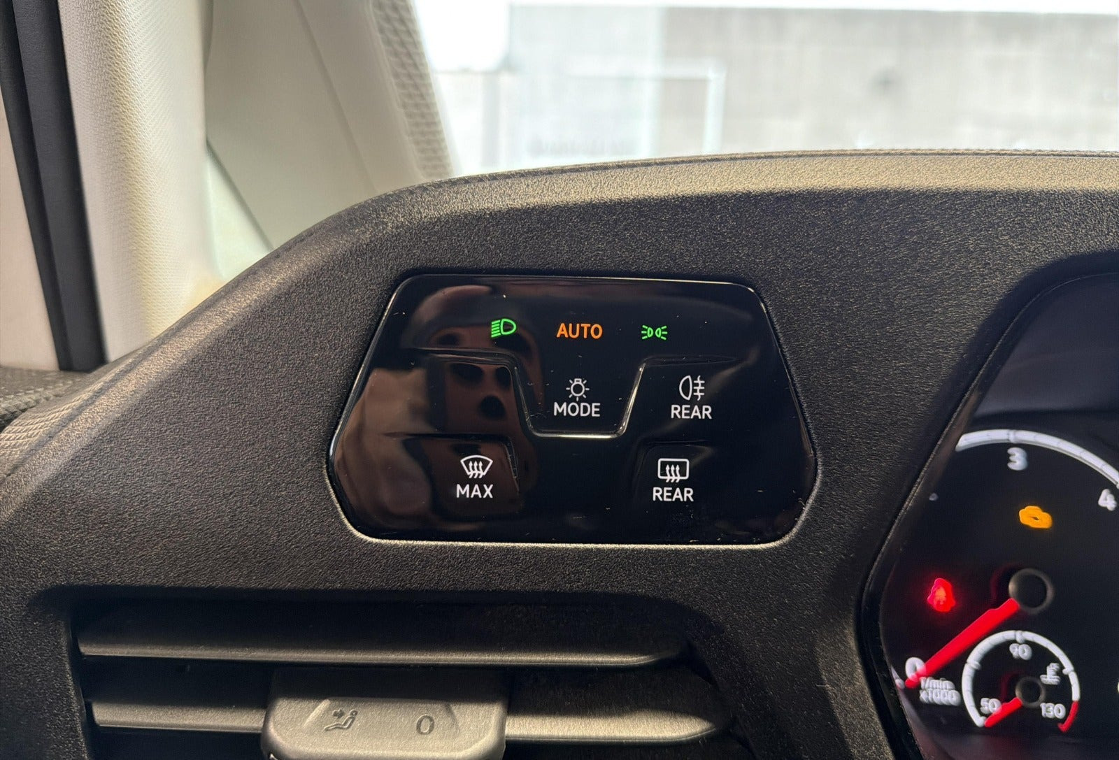 Hvid VW Caddy Maxi fra 2023