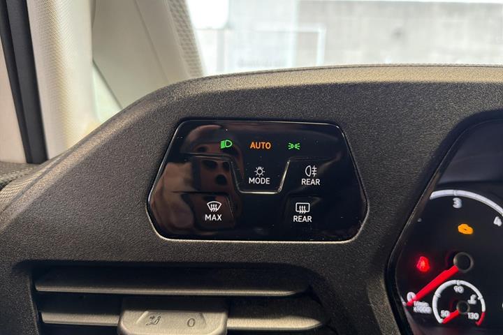 Hvid VW Caddy Maxi fra 2023
