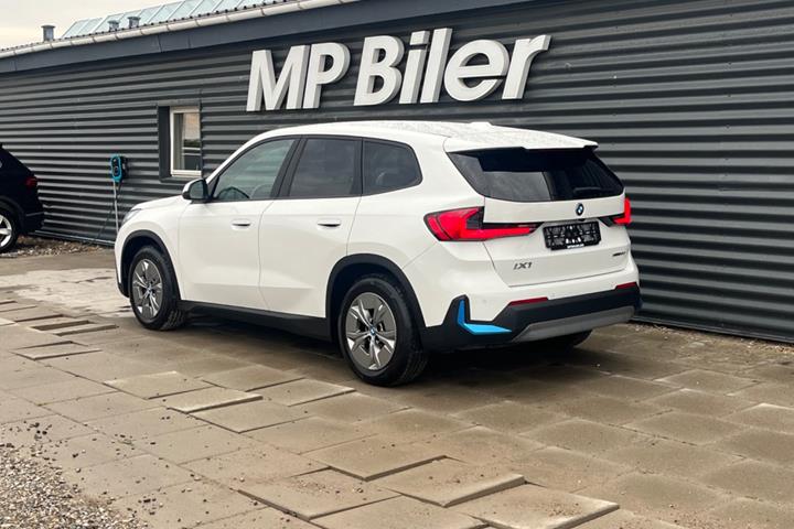 Hvid BMW iX1 fra 2023