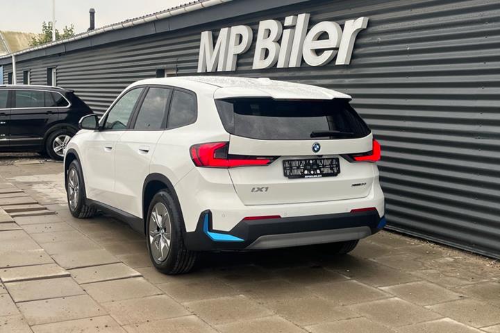 Hvid BMW iX1 fra 2023