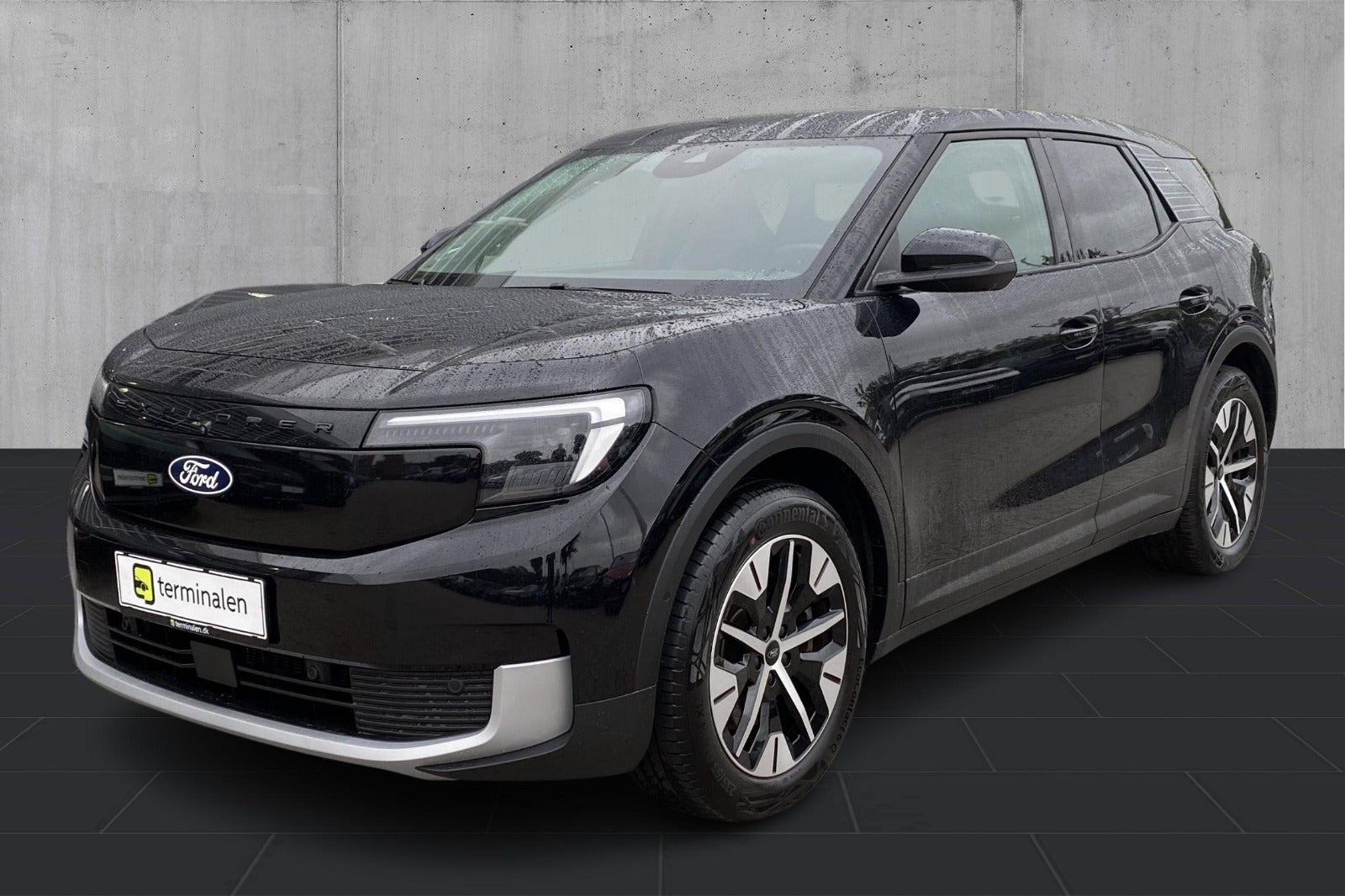 Sort Ford Explorer fra 2025 set udefra