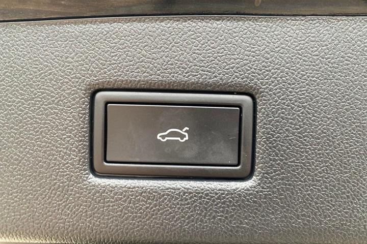 Sort Ford Explorer fra 2025