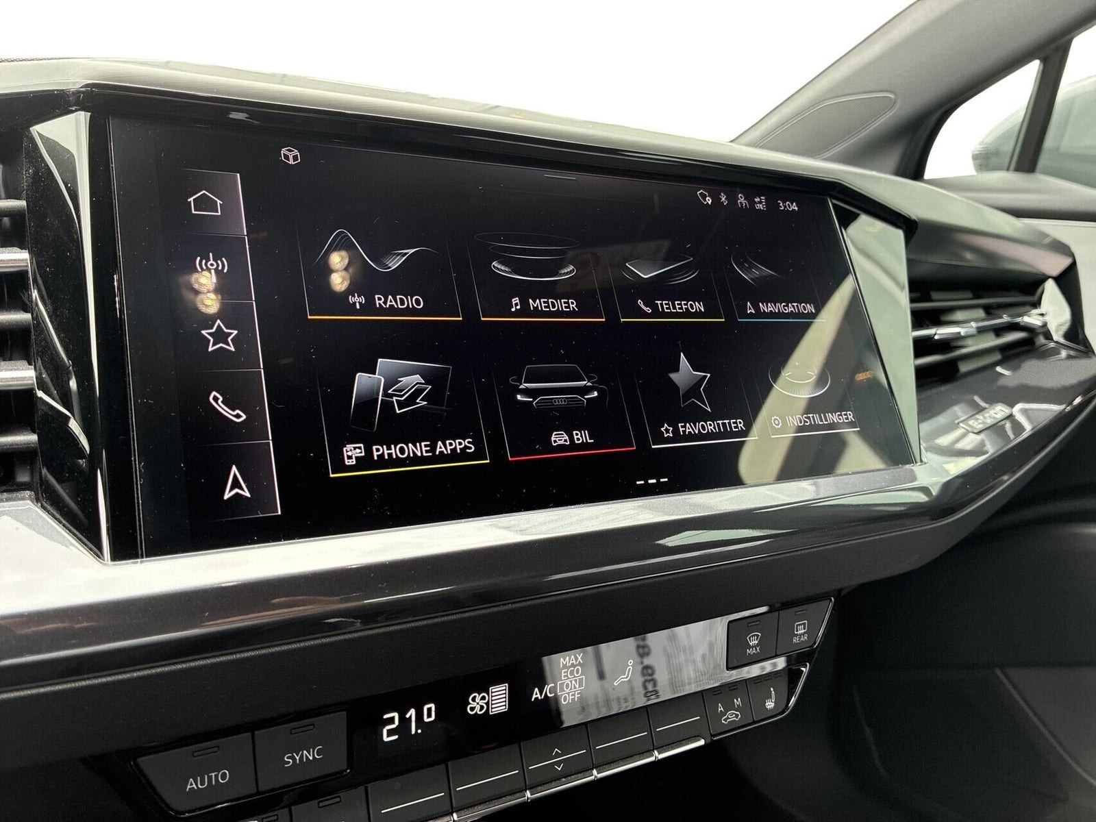 Grå Audi Q4 e-tron fra 2024