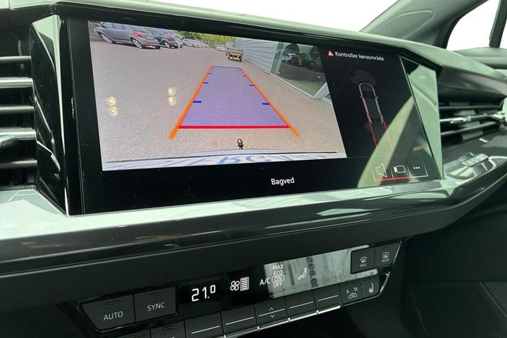 Grå Audi Q4 e-tron fra 2024