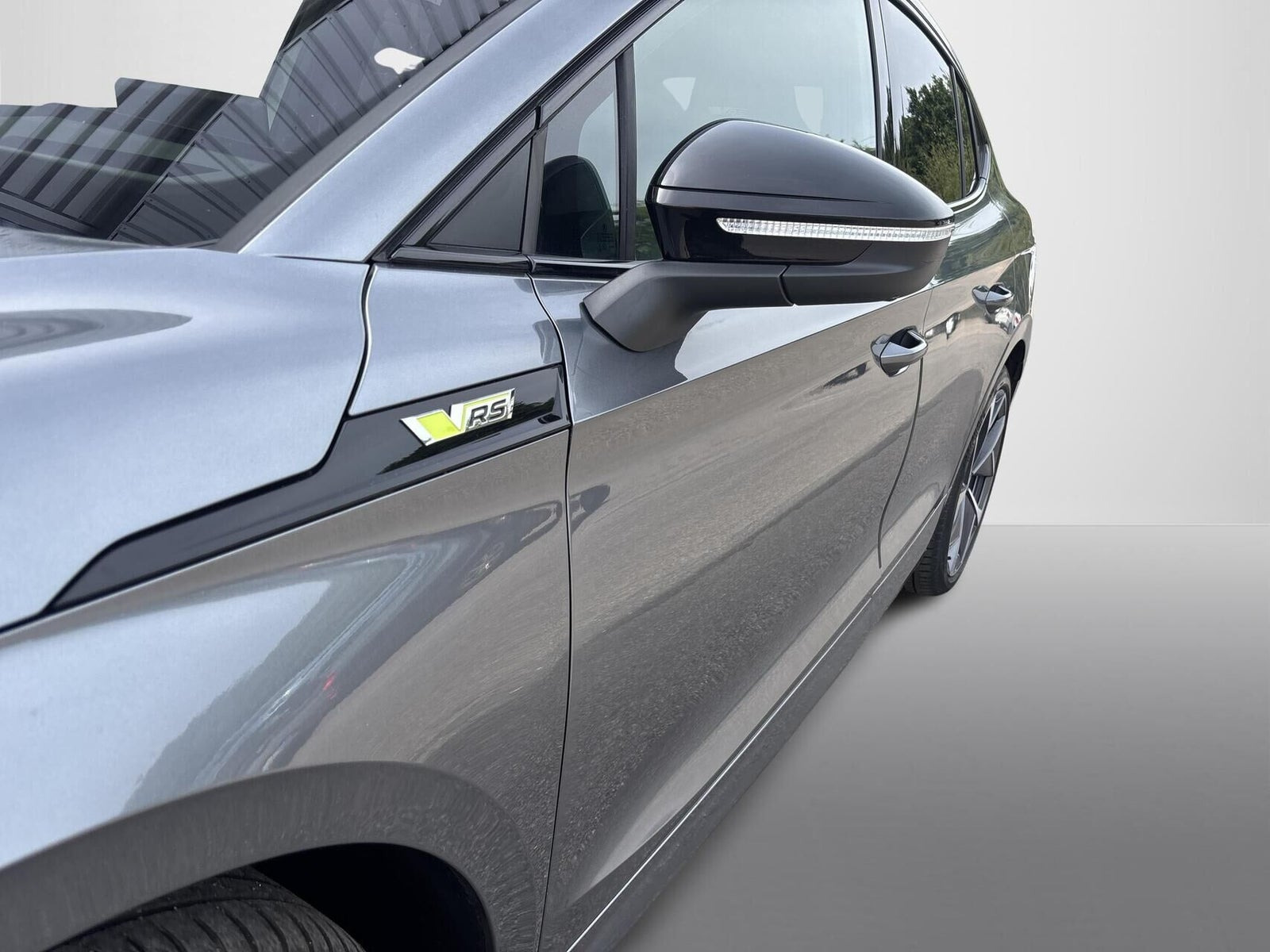 Grå Skoda Enyaq fra 2024