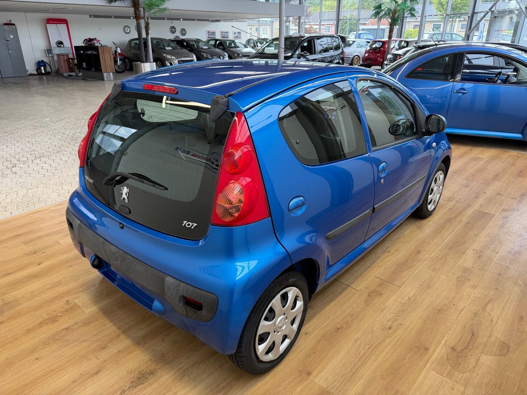 Blå Peugeot 107 fra 2011