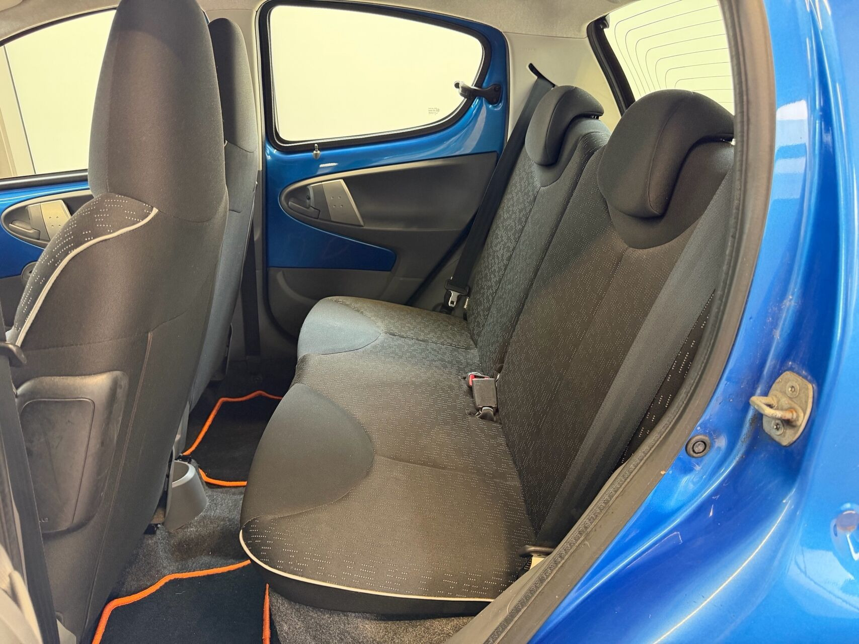 Blå Peugeot 107 fra 2011