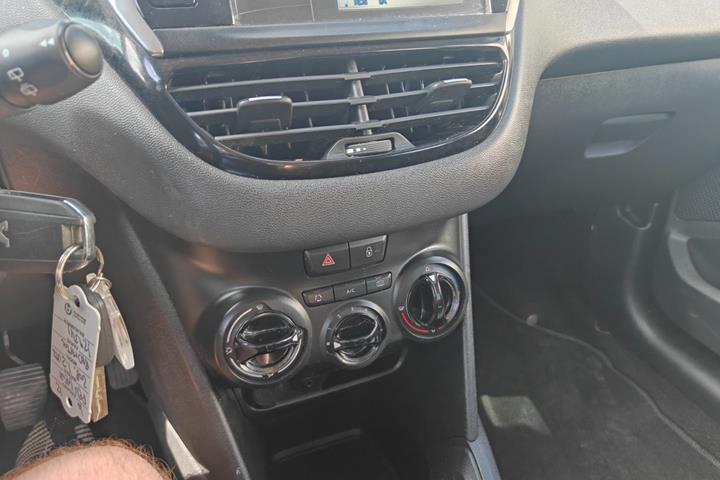 undefined Peugeot 208 fra 2012