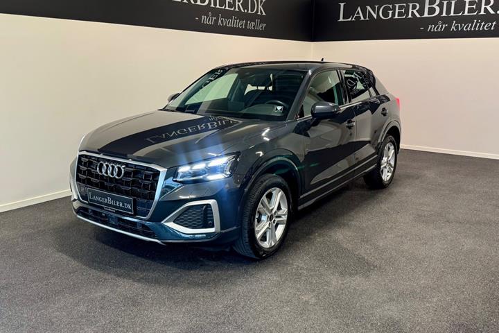 Grå Audi Q2 fra 2023 set udefra