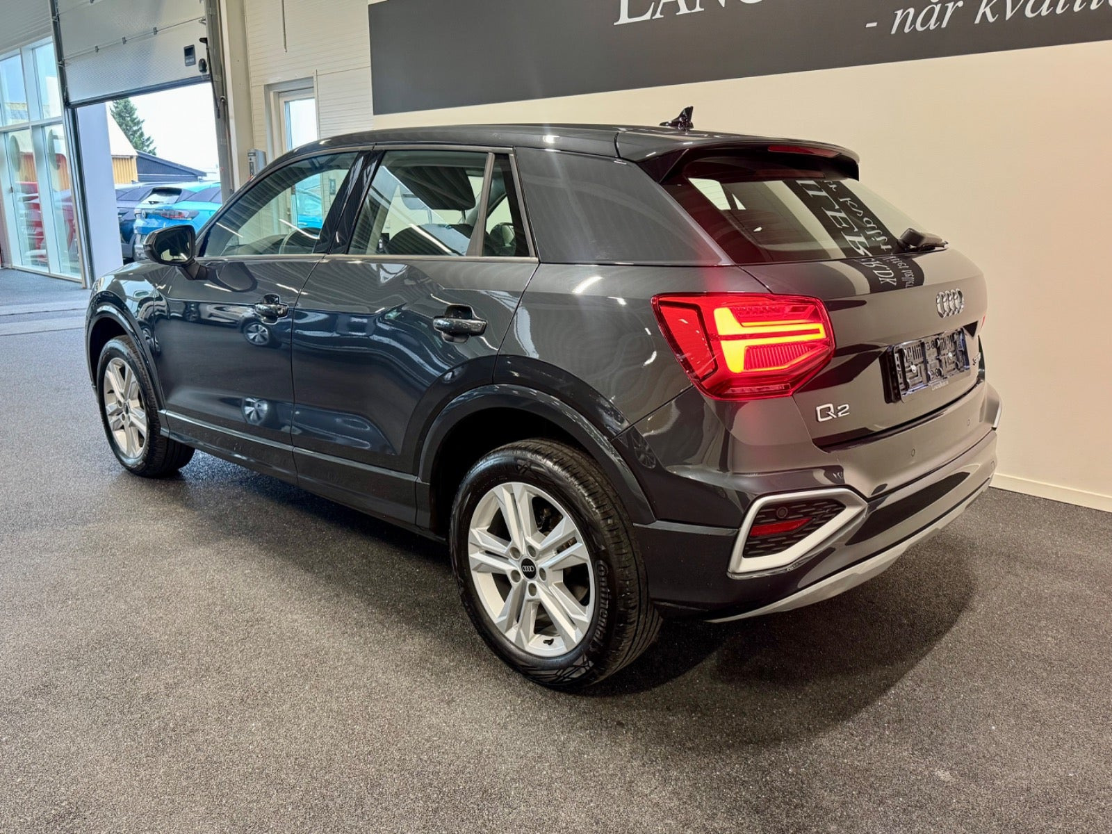 Grå Audi Q2 fra 2023