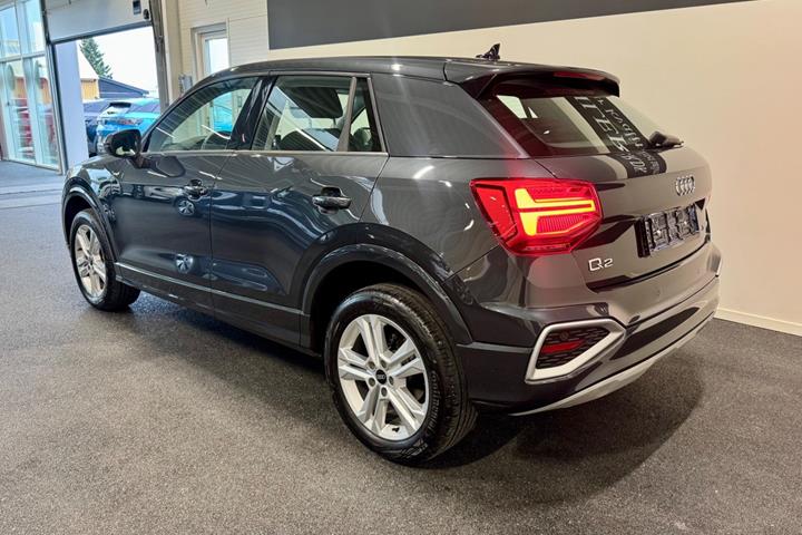 Grå Audi Q2 fra 2023